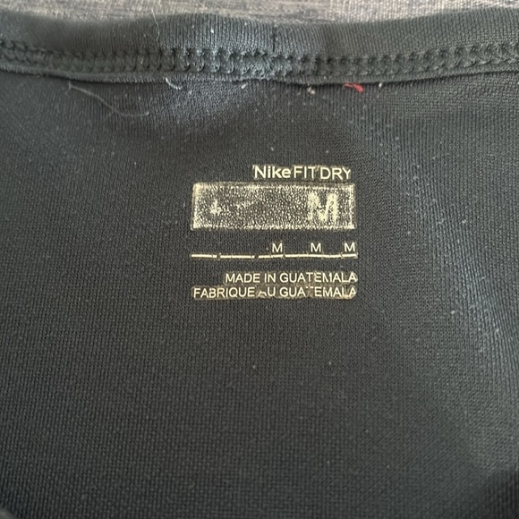 Women’s Nike Fit Size M Tee - Picture 3 of 6